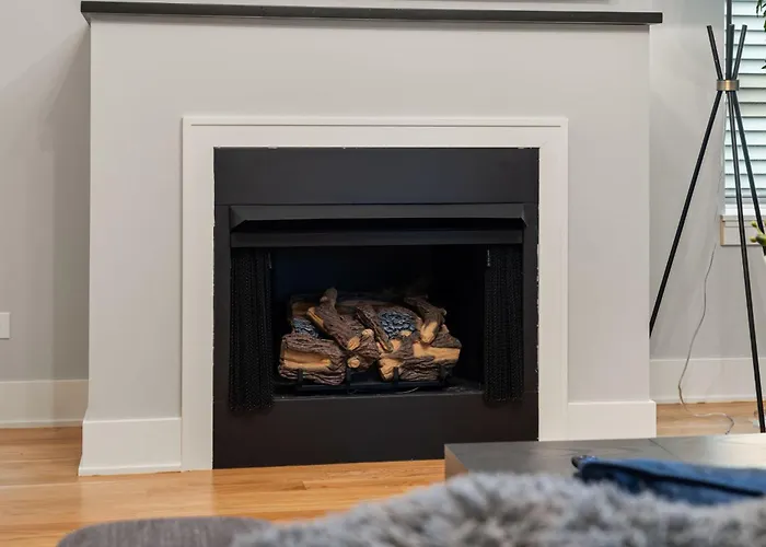 Апартаменты Cozy 3bd 2bath Retreat With Balcony *