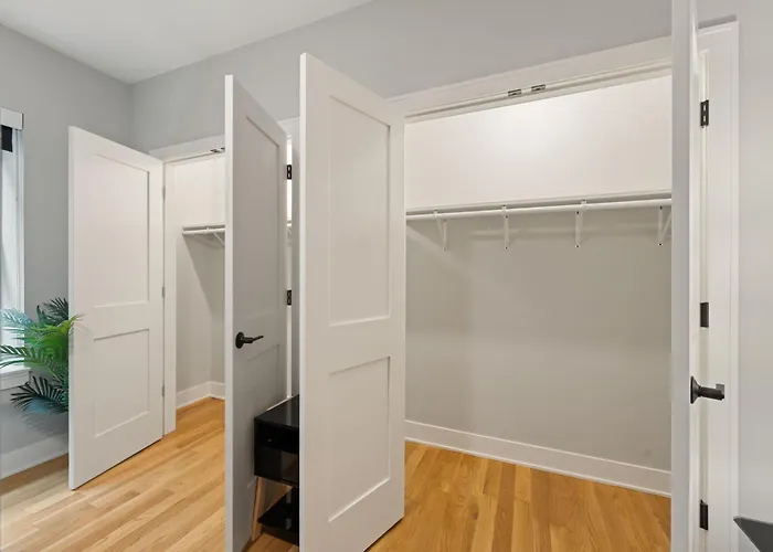 Апартаменты Cozy 3bd 2bath Retreat With Balcony