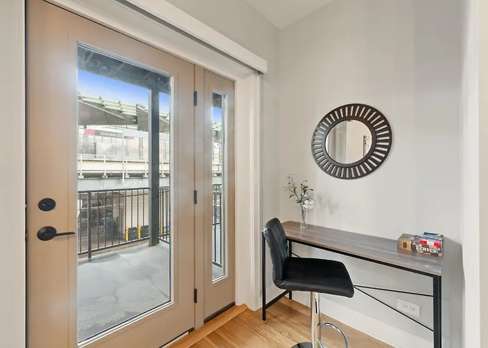 Апартаменты Cozy 3bd 2bath Retreat With Balcony *