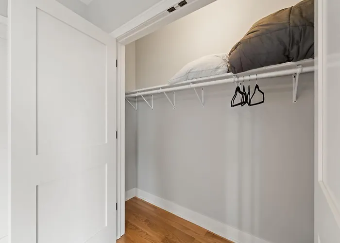 Cozy 3bd 2bath Retreat With Balcony Апартаменты
