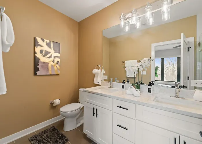 Апартаменты Cozy 3bd 2bath Retreat With Balcony