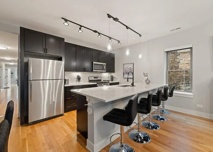 Cozy 3bd 2bath Retreat With Balcony
